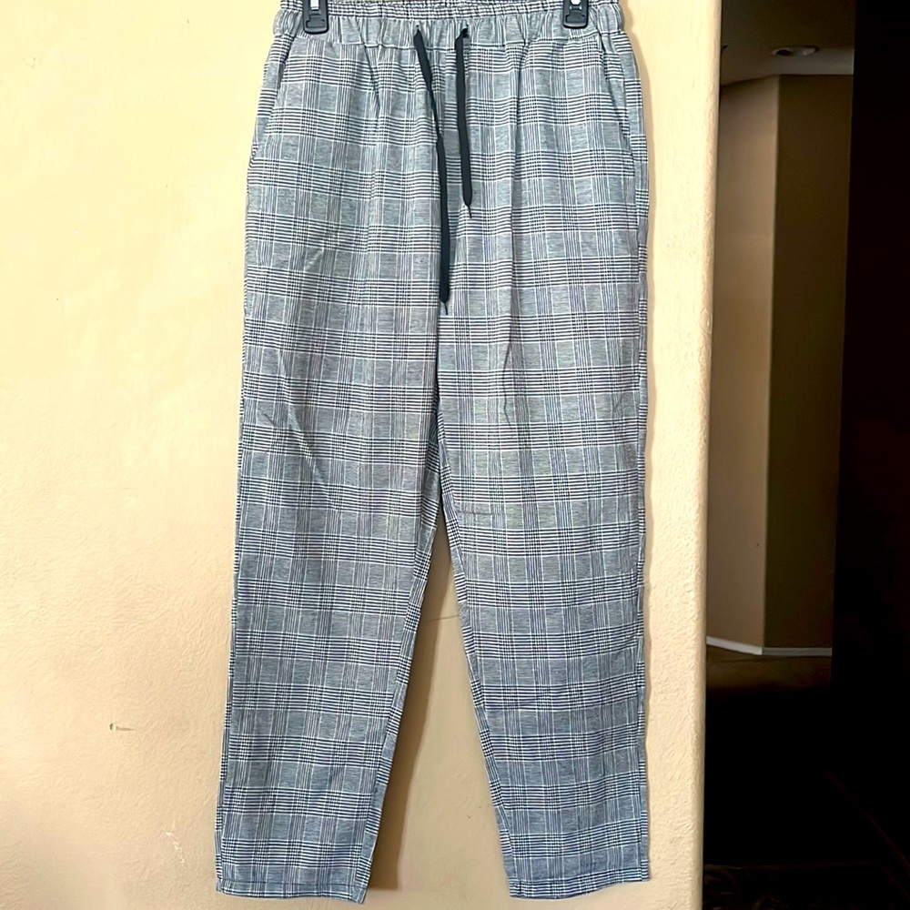 New without tags.Women’s pants. Ankle length (26 in)